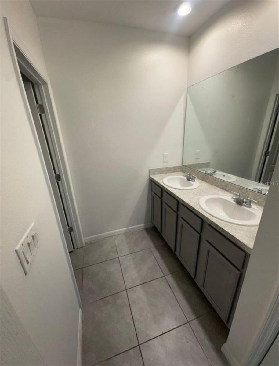 SQUIRES GROVE - Residential Lease