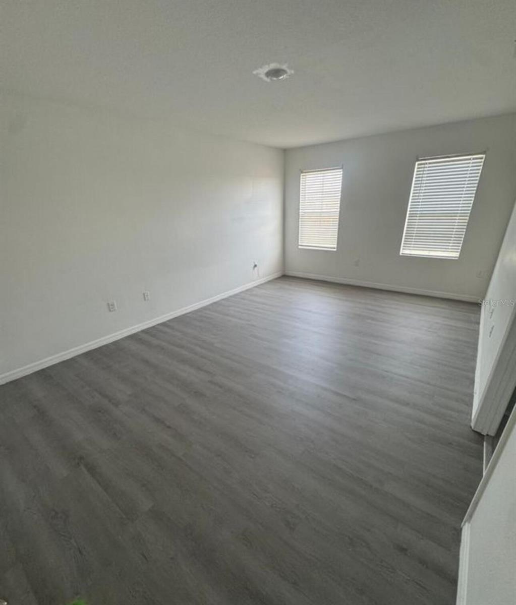 SQUIRES GROVE - Residential Lease