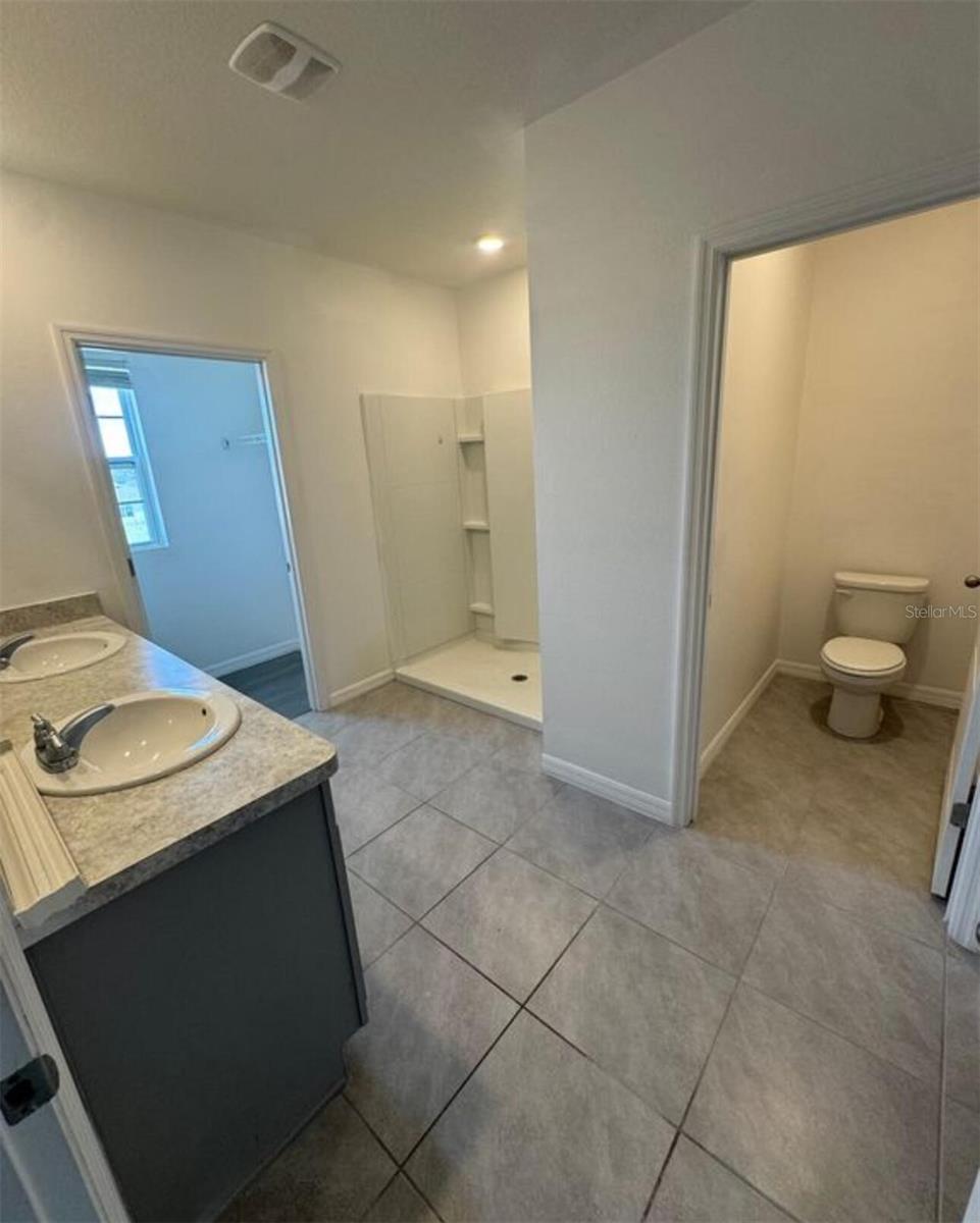 SQUIRES GROVE - Residential Lease
