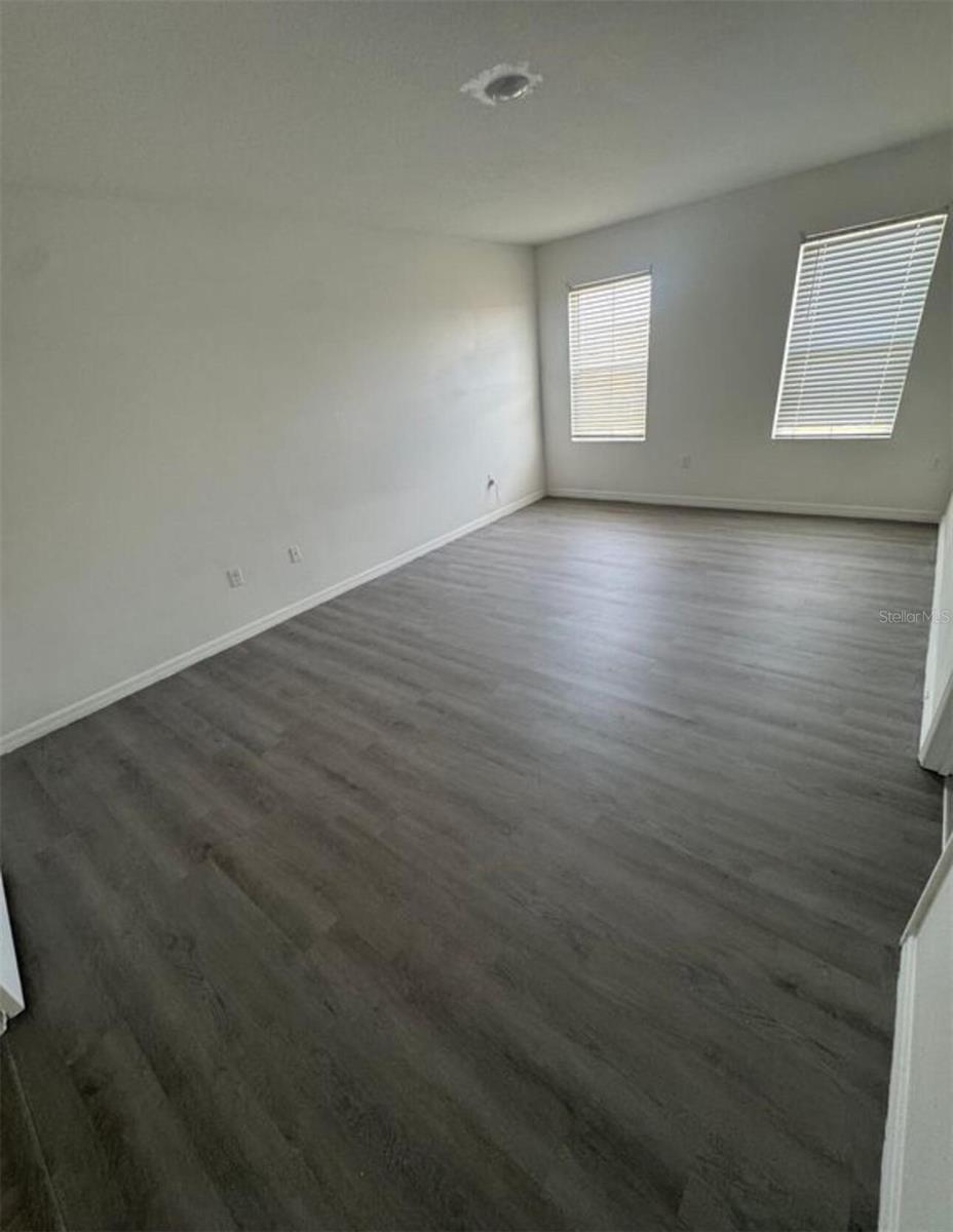 SQUIRES GROVE - Residential Lease
