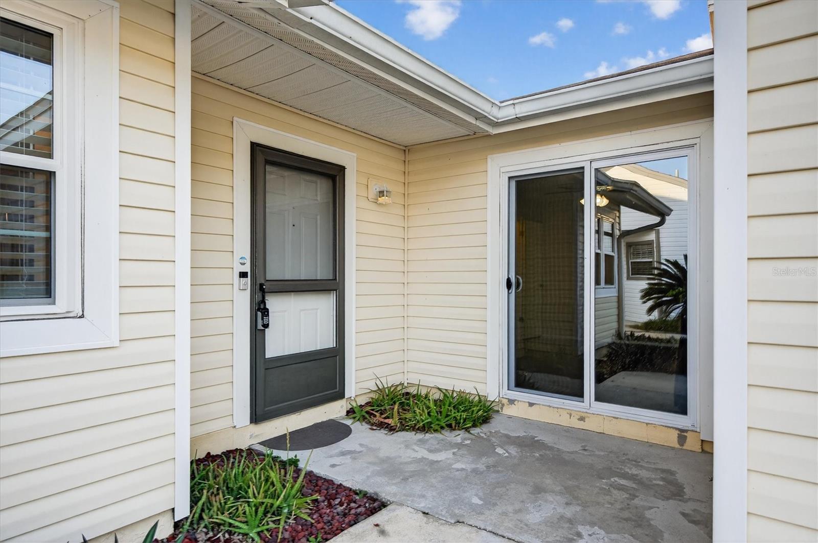 1037 WENTWORTH COURT