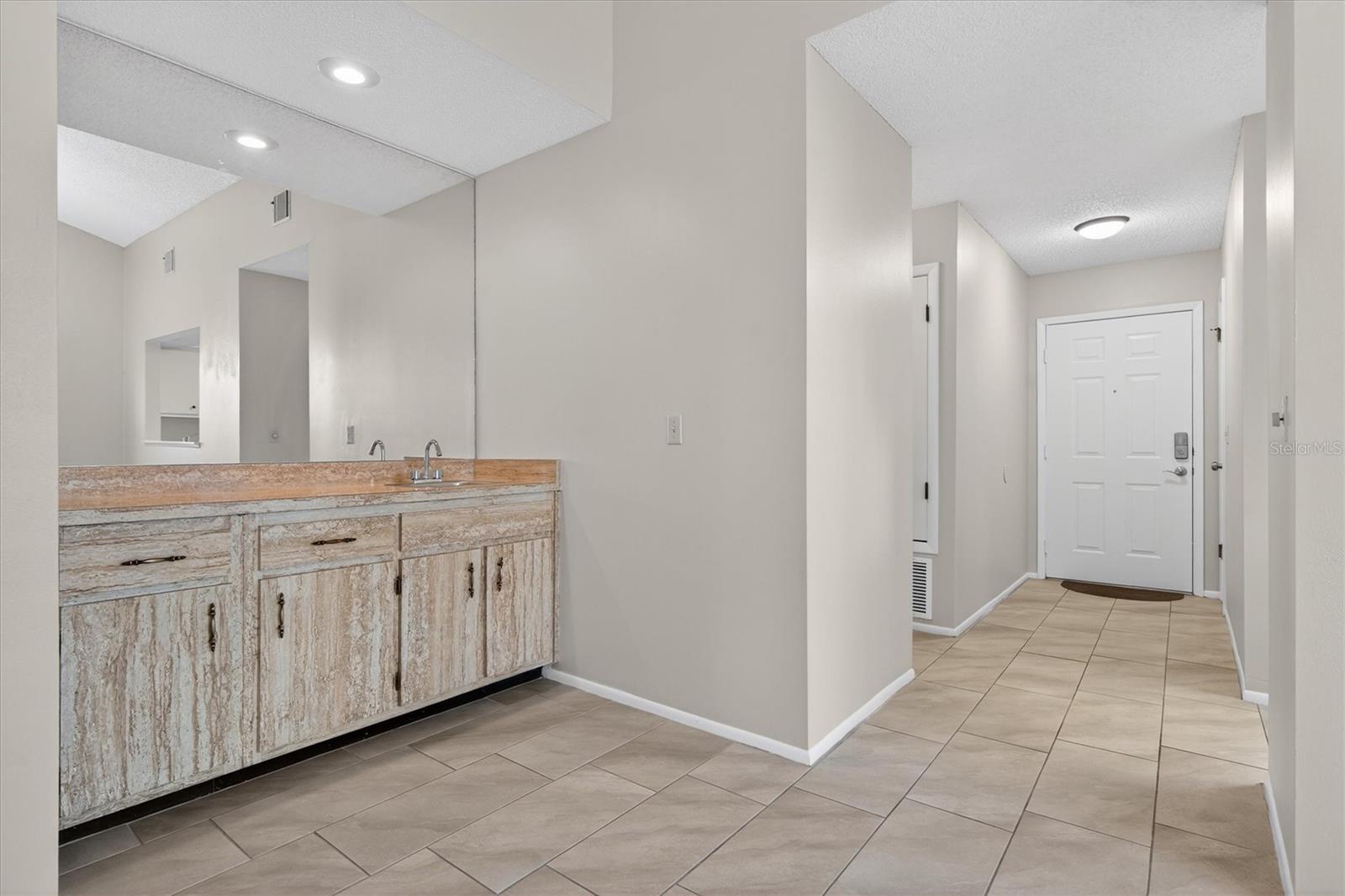 1037 WENTWORTH COURT