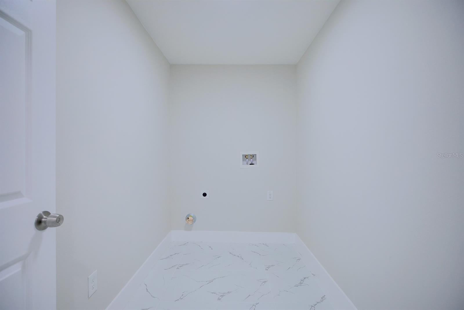 AVON PARK LAKES - Residential