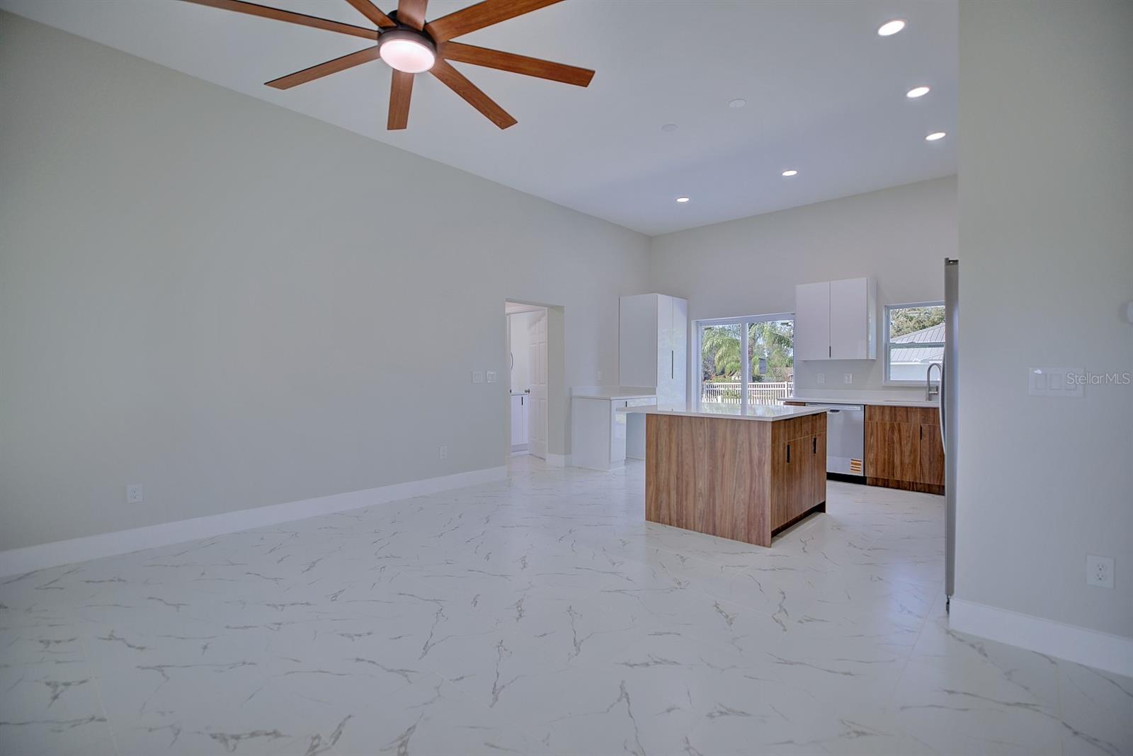 AVON PARK LAKES - Residential