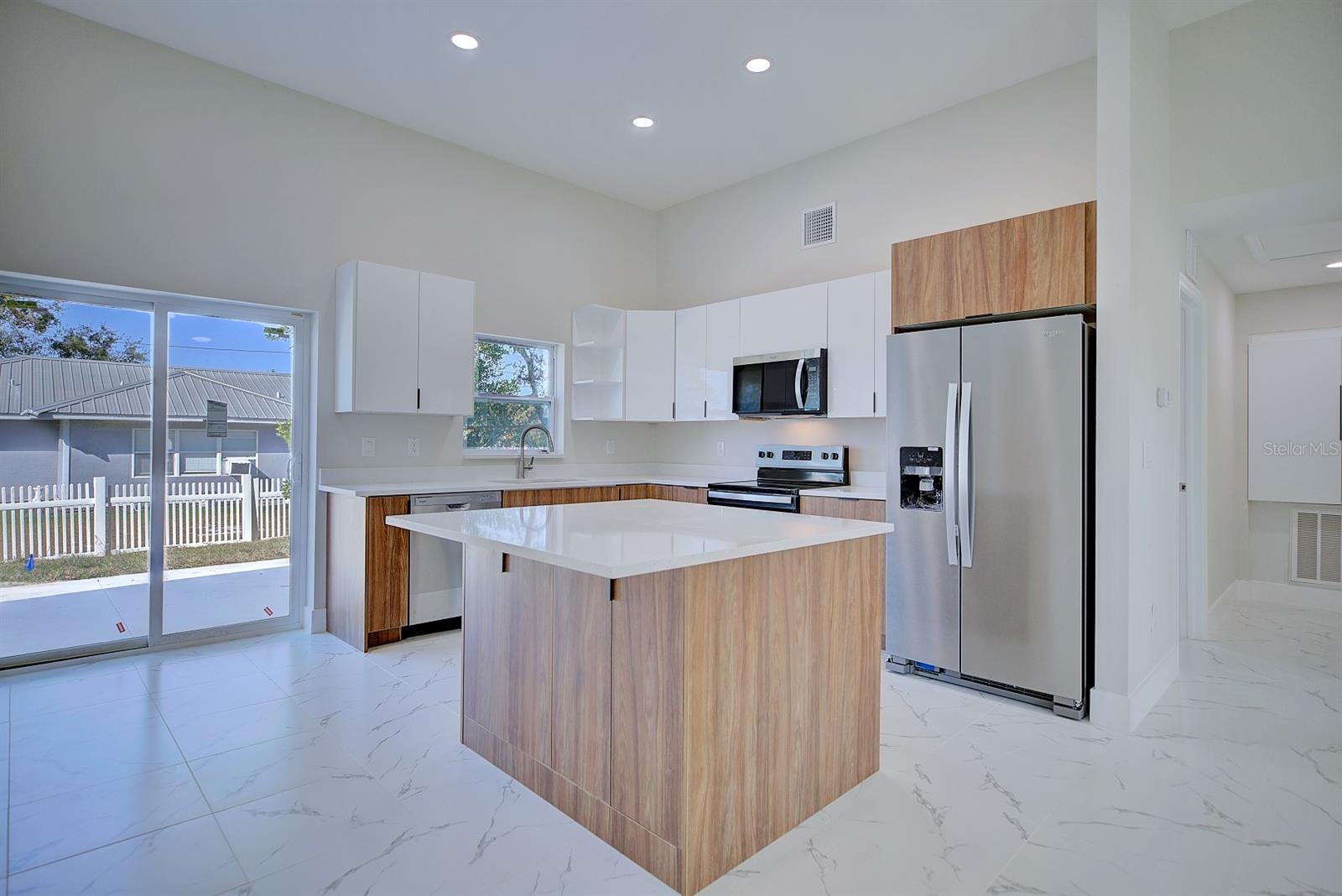 AVON PARK LAKES - Residential