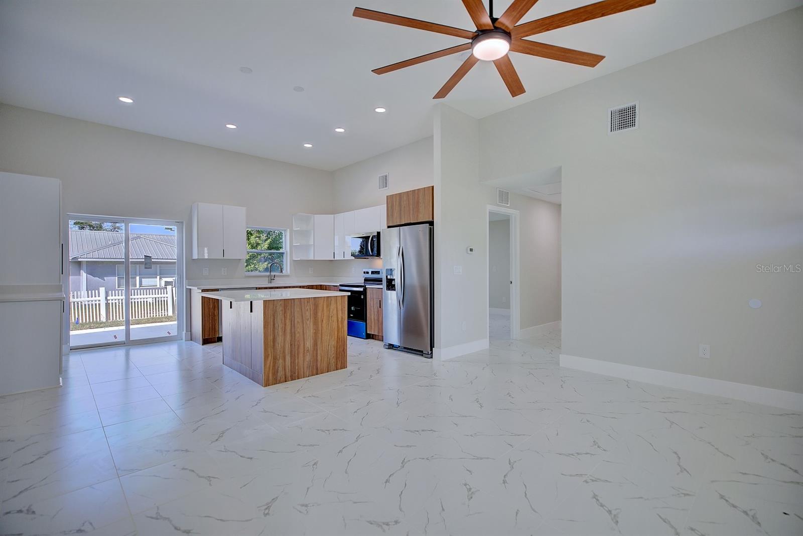 AVON PARK LAKES - Residential