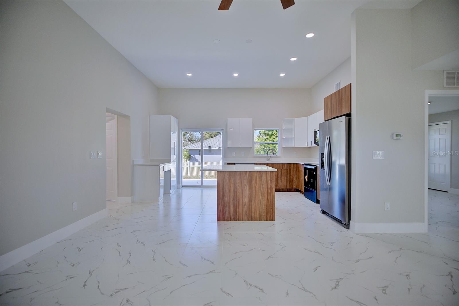 AVON PARK LAKES - Residential