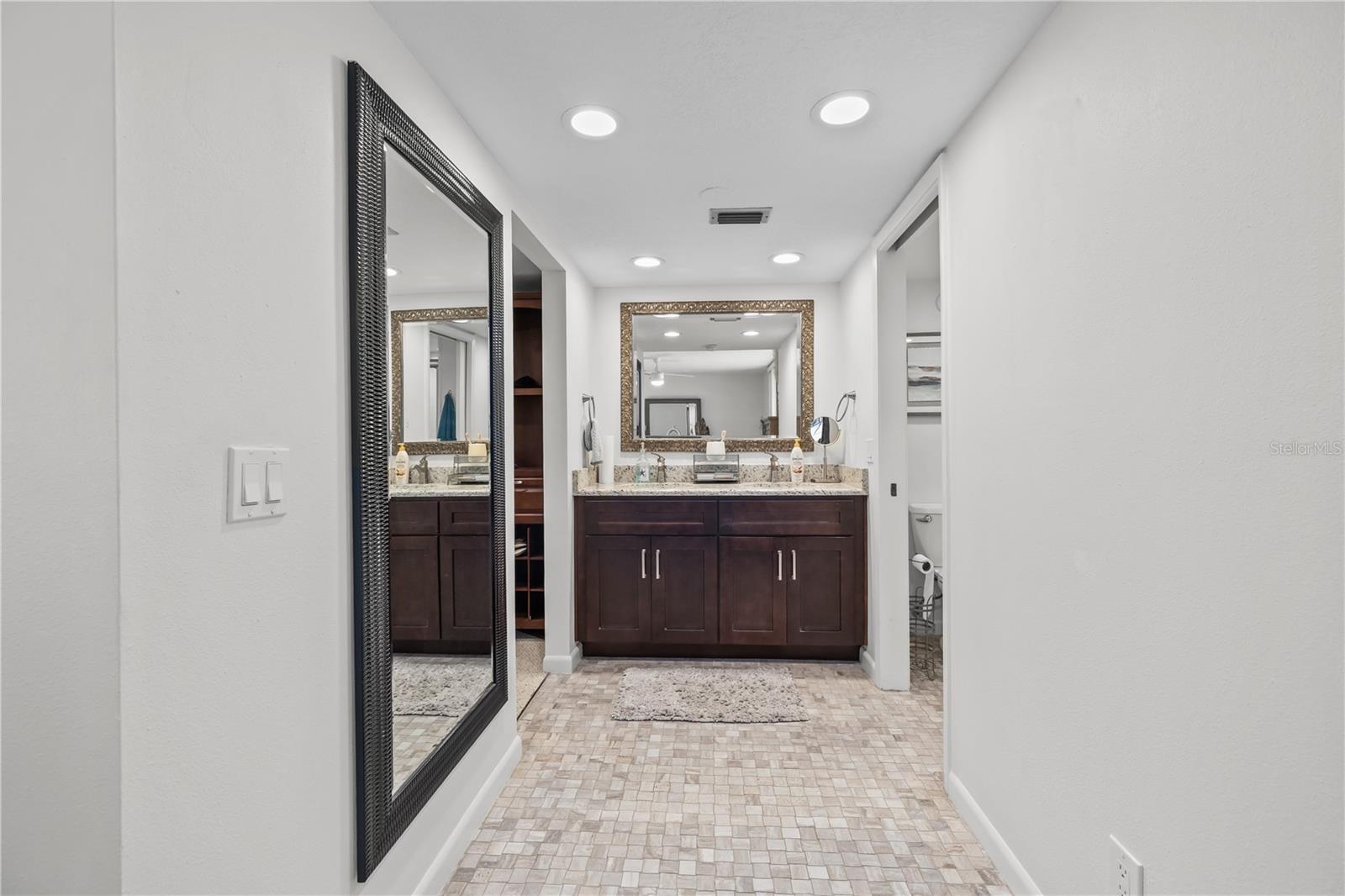 HARBOUR THE CONDO - Residential