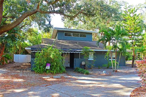 A home in LAKELAND