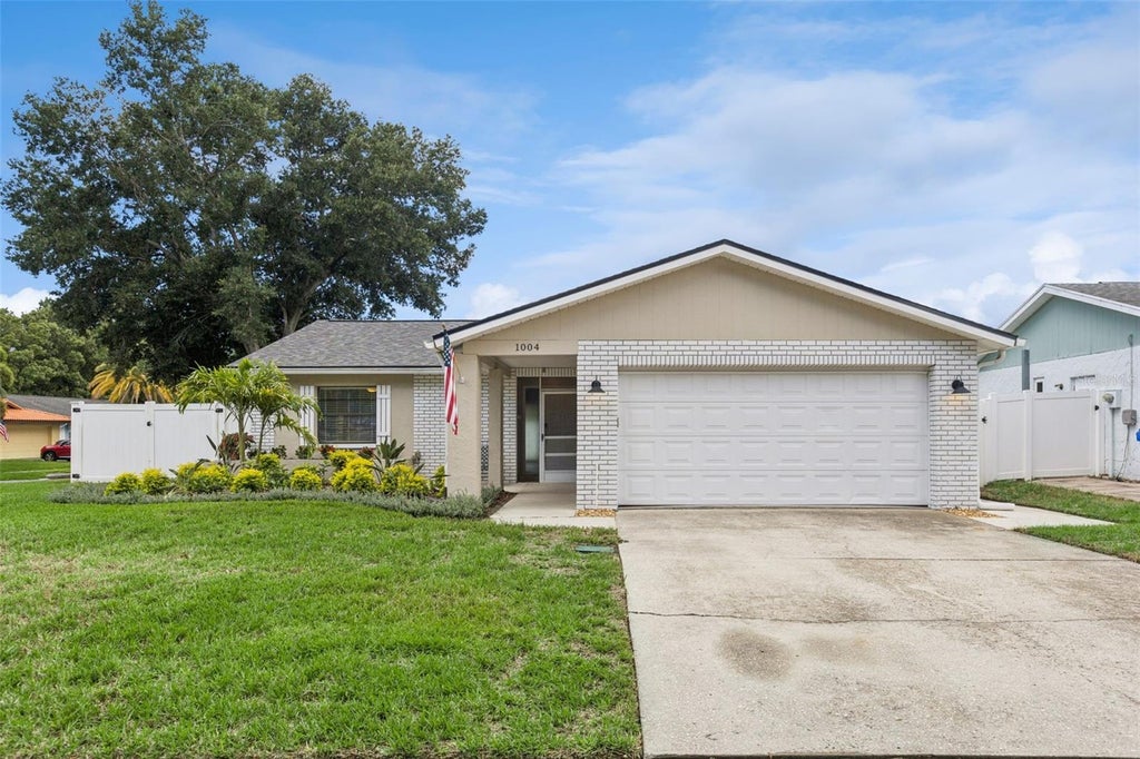 Photo of 1004 Vineyard Court, Dunedin, FL 34698 (MLS # O6437977)