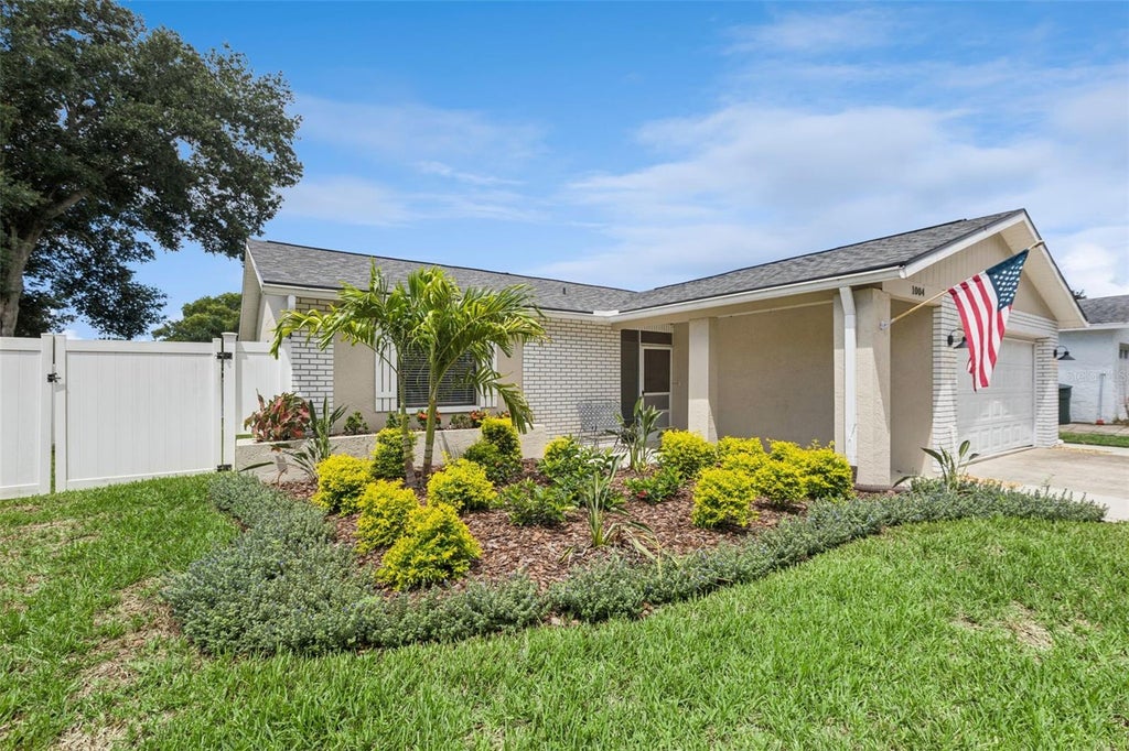 Photo of 1004 Vineyard Court, Dunedin, FL 34698 (MLS # O6437977)