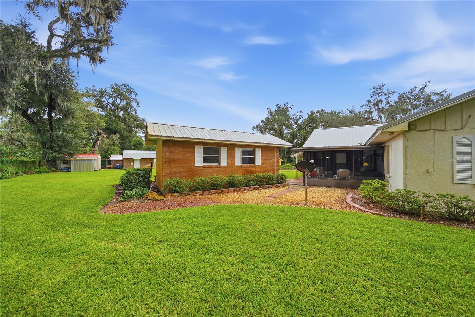 3704 THONOTOSASSA ROAD