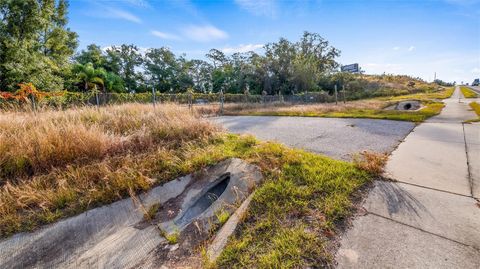 Tiny photo for 515 Us Highway 27, Clermont, FL 34715 (MLS # G5105392)