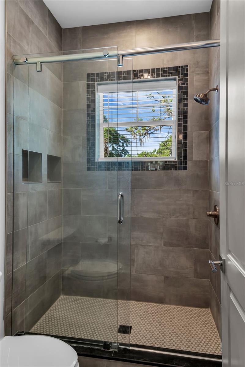 IVANHOE SHORES - Residential