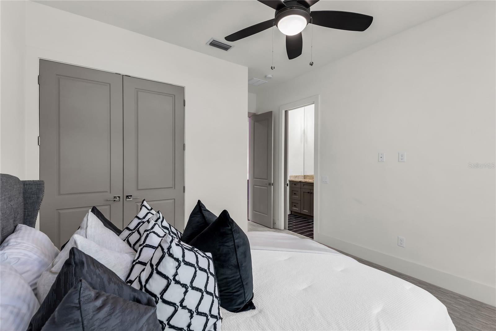 IVANHOE SHORES - Residential