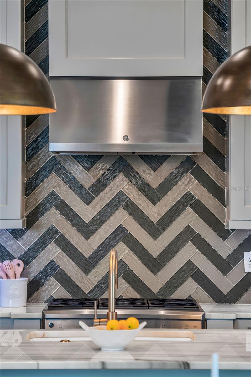 IVANHOE SHORES - Residential