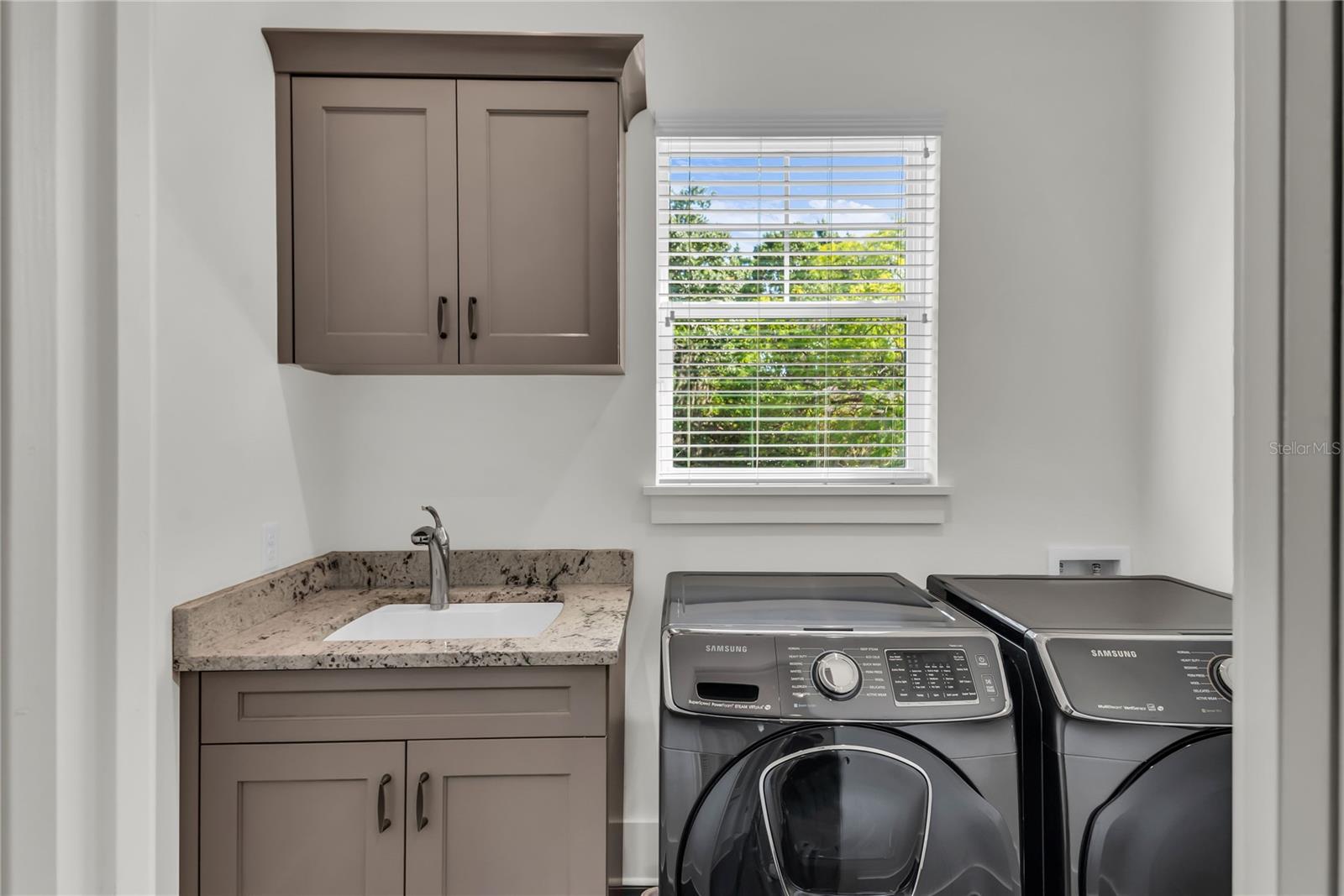 IVANHOE SHORES - Residential