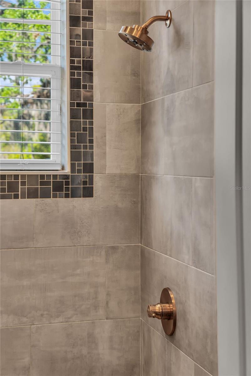 IVANHOE SHORES - Residential