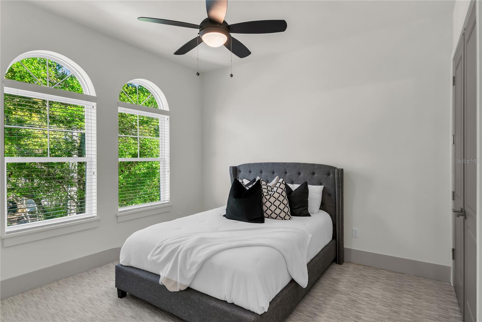 IVANHOE SHORES - Residential