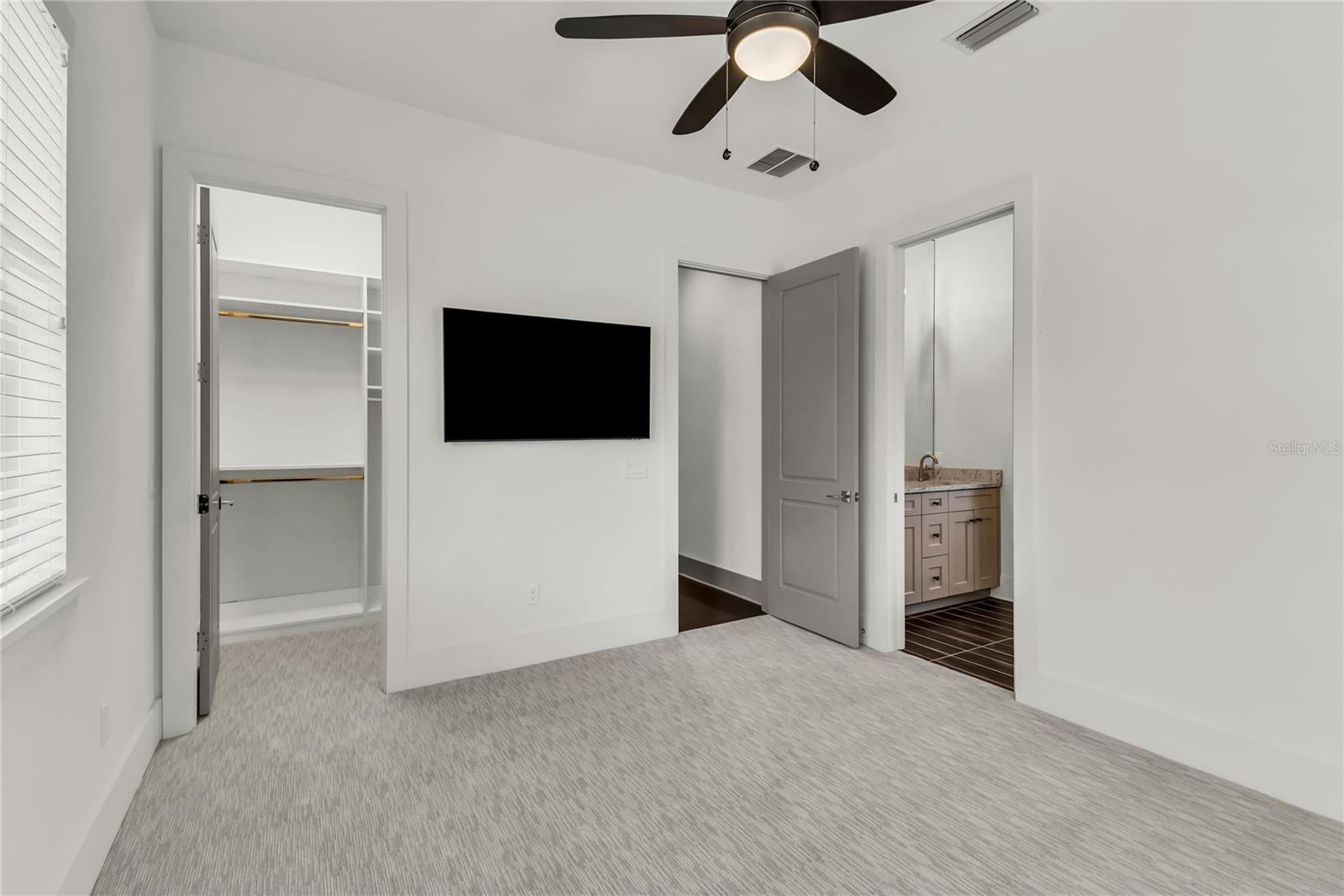 IVANHOE SHORES - Residential