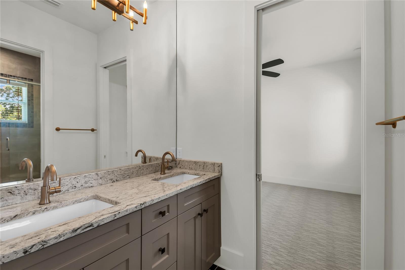 IVANHOE SHORES - Residential