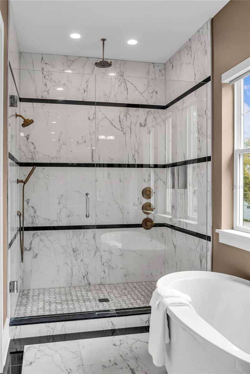 IVANHOE SHORES - Residential