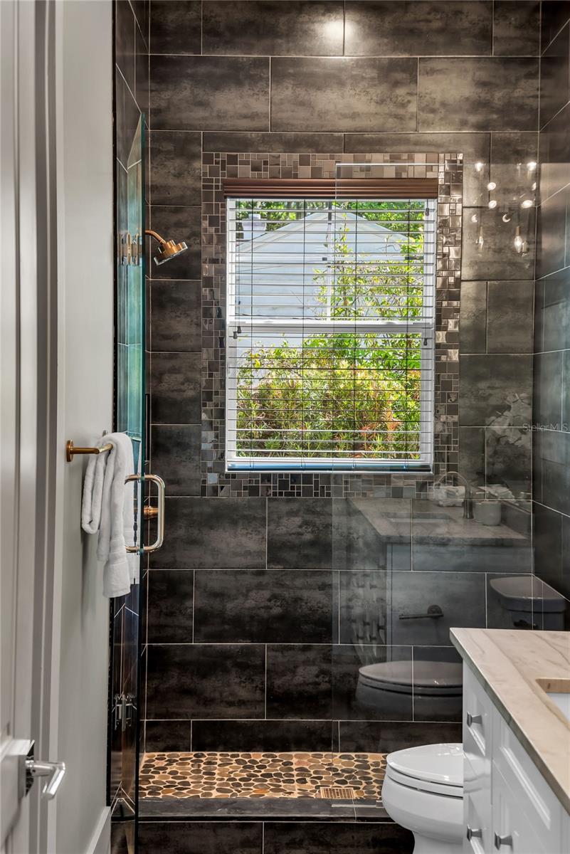 IVANHOE SHORES - Residential