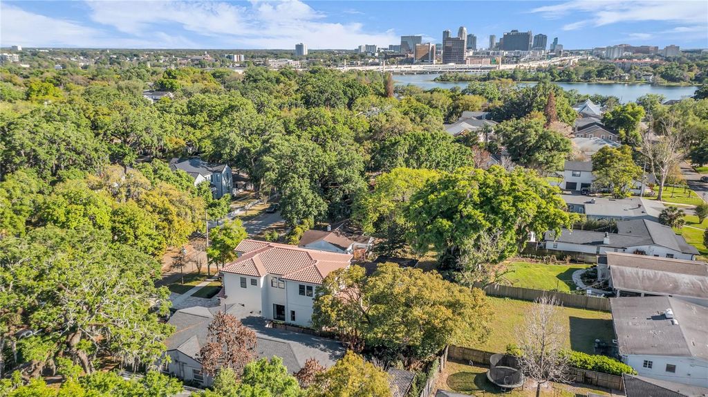 Photo of 2016 Gerda Terrace, Orlando, FL 32804 (MLS # O6386973)