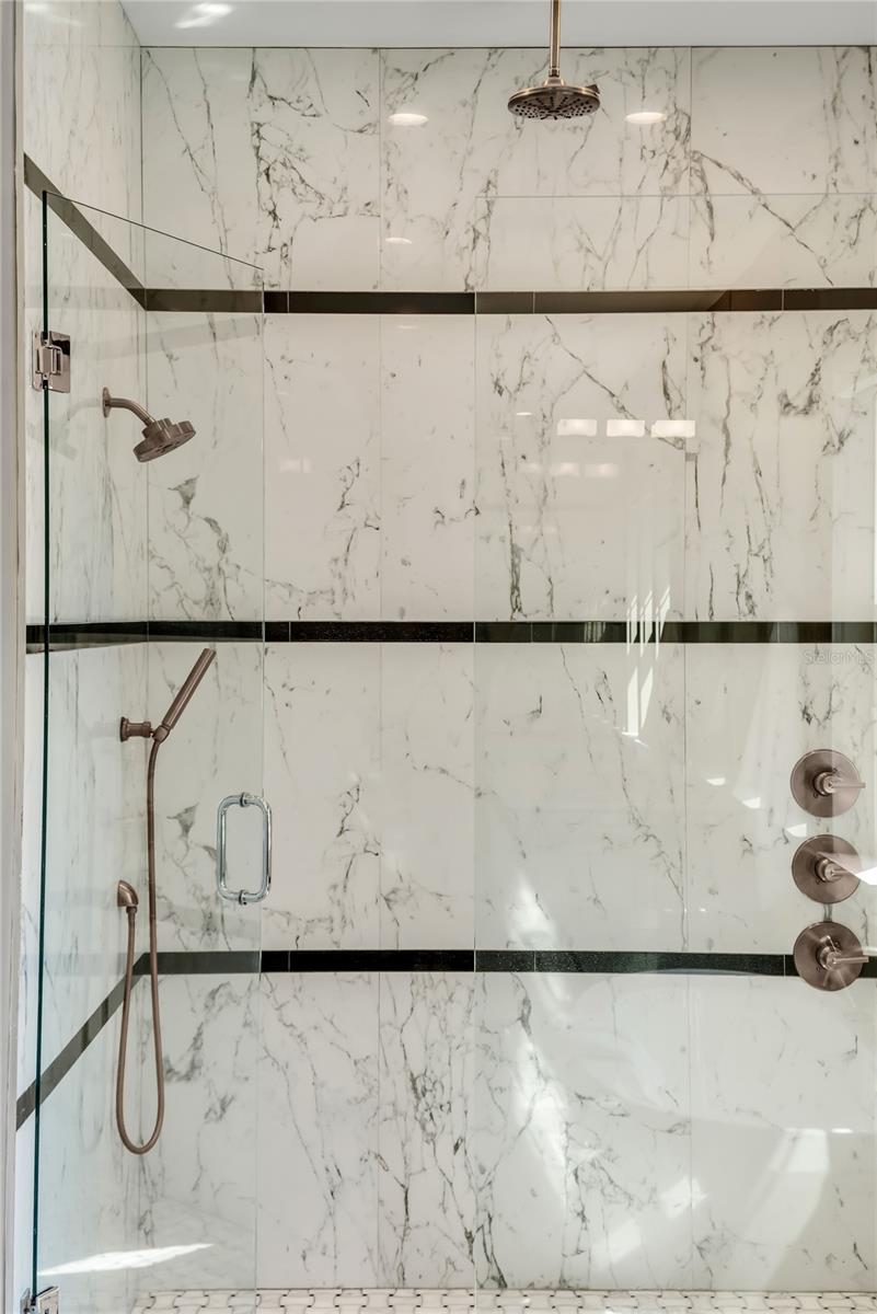 IVANHOE SHORES - Residential