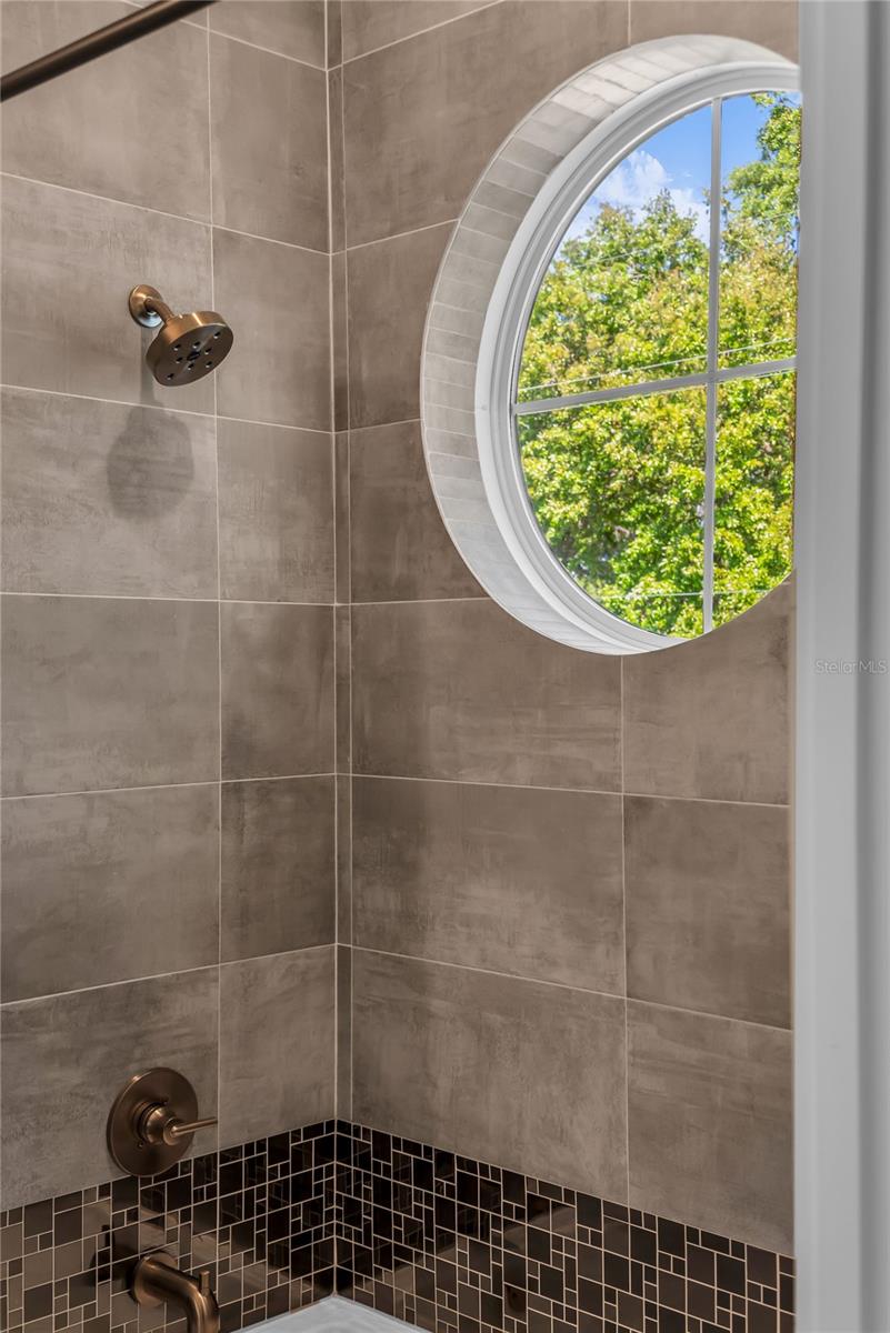 IVANHOE SHORES - Residential