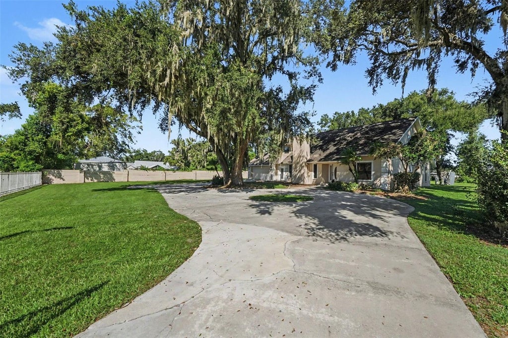 Photo of 126 Goins Drive, Seffner, FL 33584 (MLS # TB8553294)