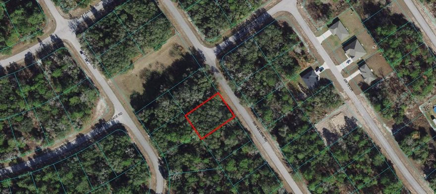 WONDERFUL LOT IN MARION OAKS.   FAMILY NEIGHBORHOOD WITH LOTS OF NEWER HOMES GOING UP.  CLOSE TO HWY 200 WITH ALL THE RESTRAUNTS, DOCTORS, ETC.  LAND IS ON A PAVED STREET.