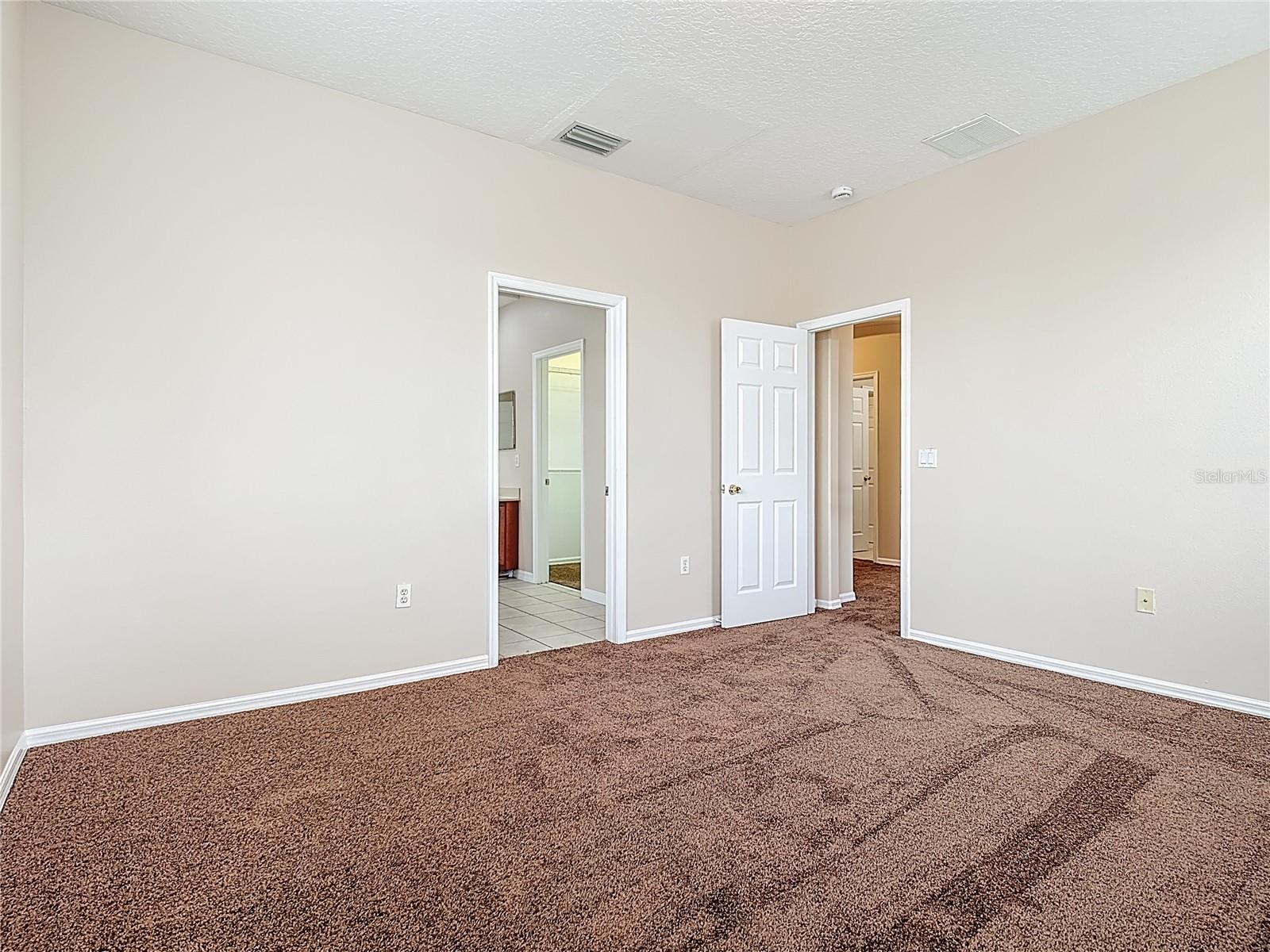 EAGLES NEST AT THE OAKS - Residential