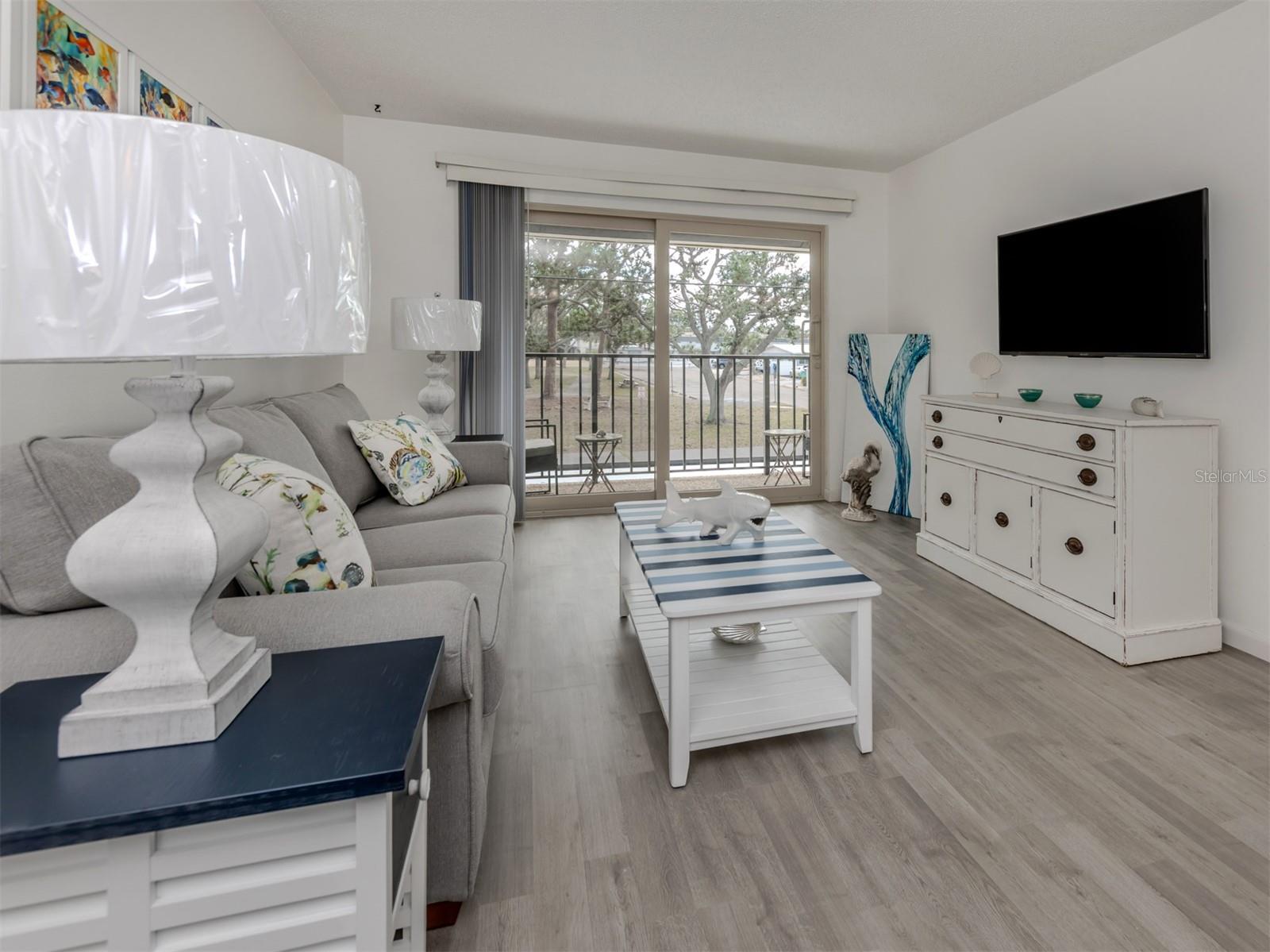 533 PARKDALE MEWS 533