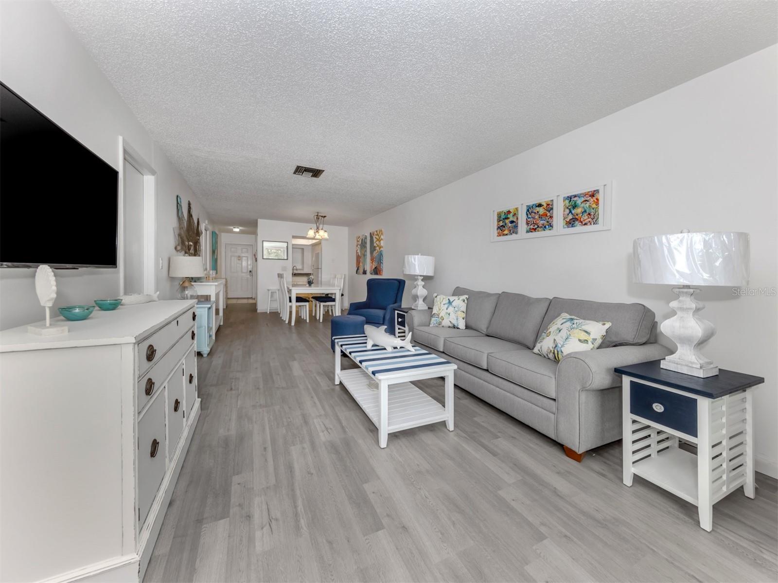 533 PARKDALE MEWS 533