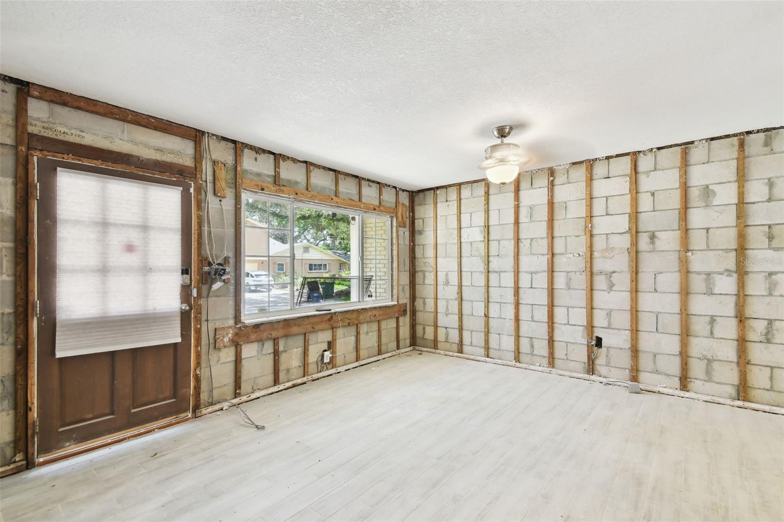 5107 W AZEELE STREET