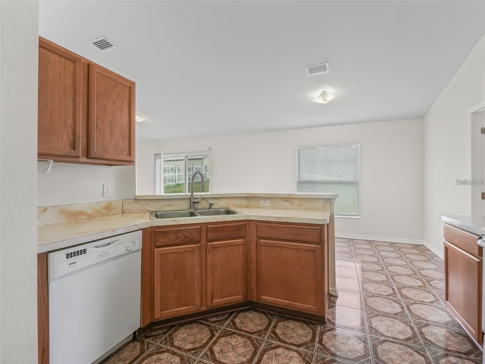 ORANGE BLOSSOM HILLS - Residential Lease