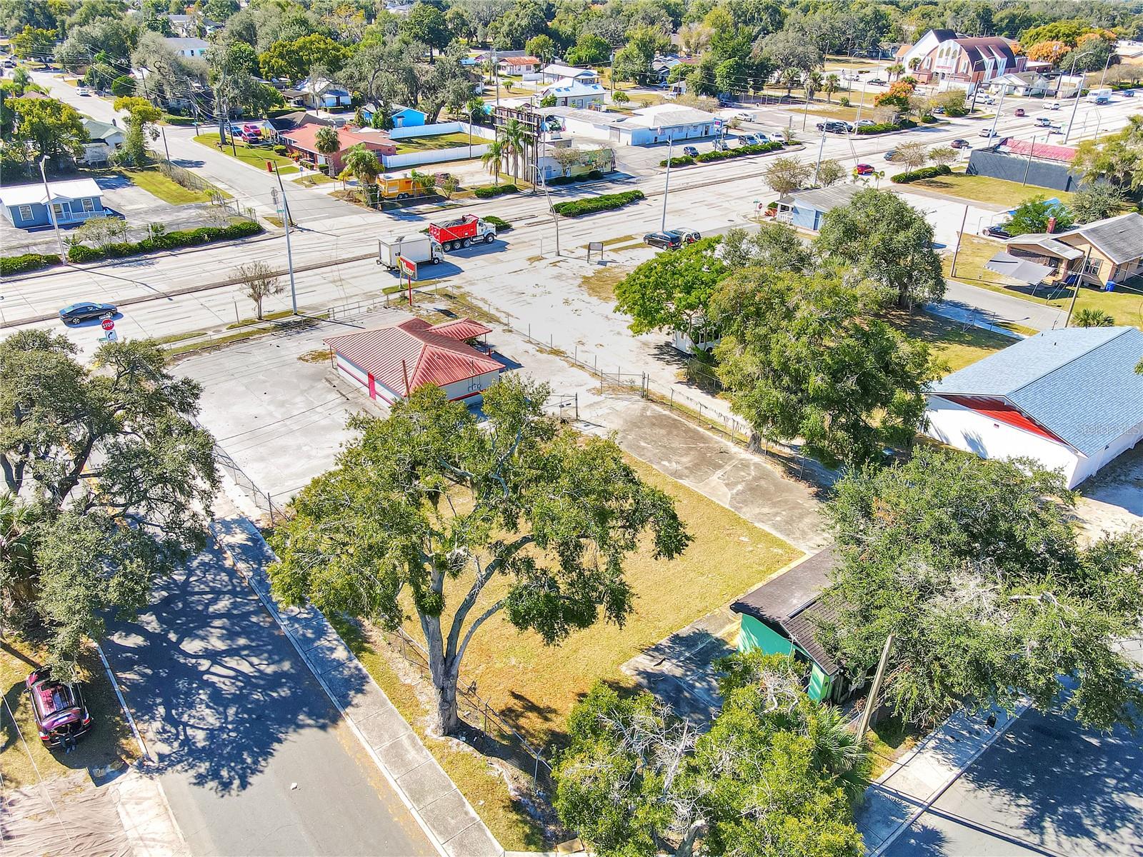 305 & 309 W MEMORIAL BOULEVARD
