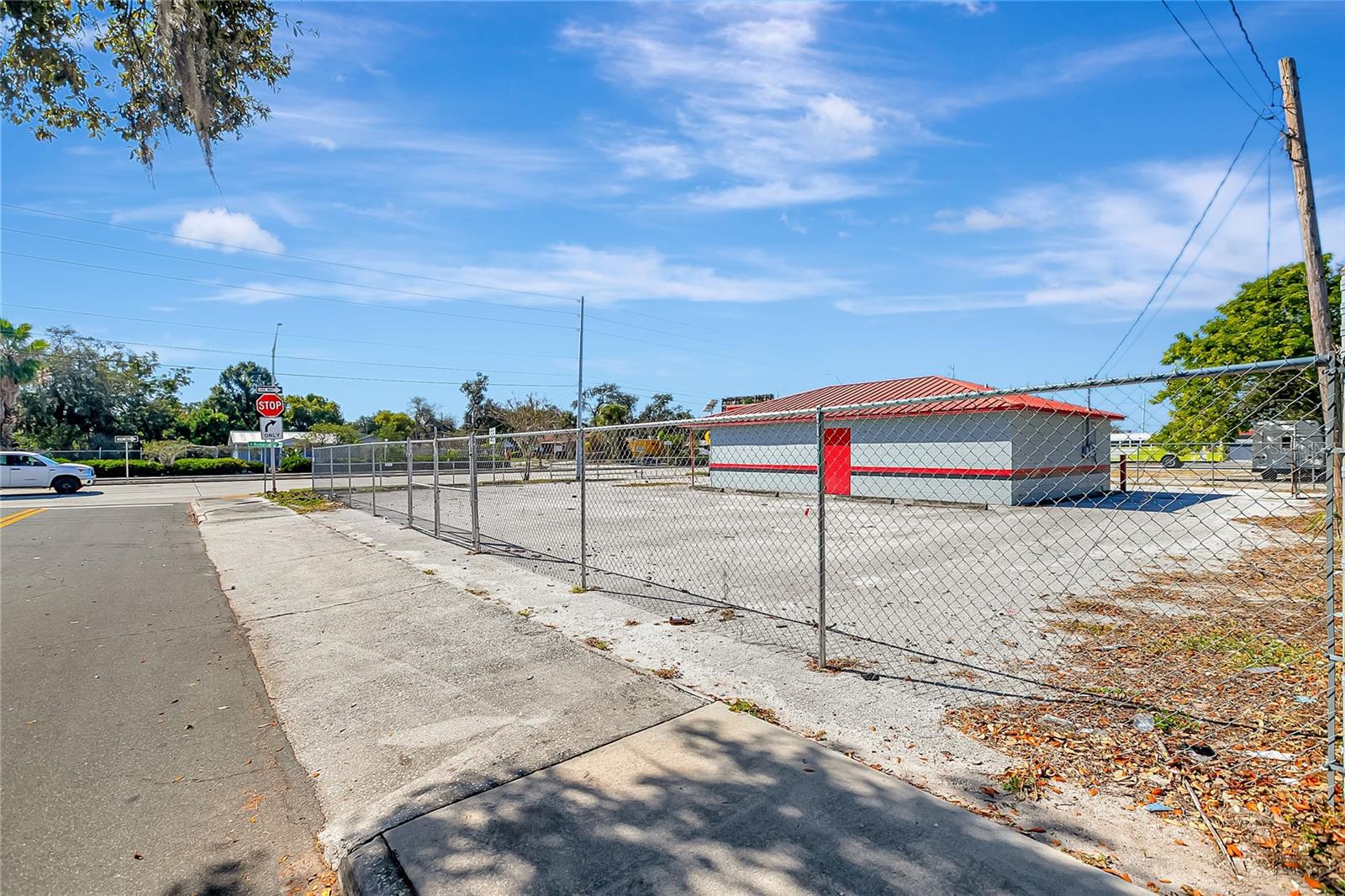 305 & 309 W MEMORIAL BOULEVARD