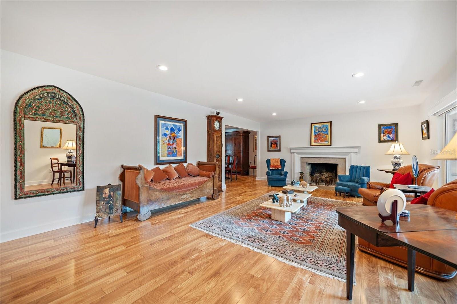 252 S GARDEN CIRCLE