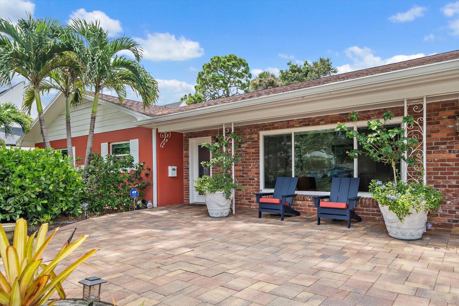 252 S GARDEN CIRCLE