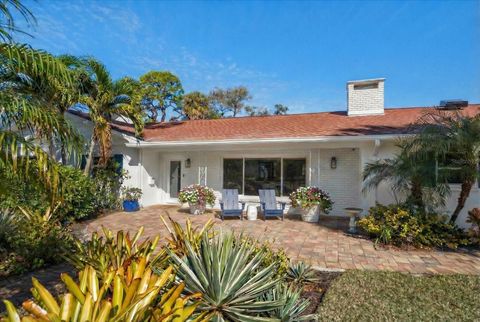 252 S GARDEN CIRCLE BELLEAIR FL 33756