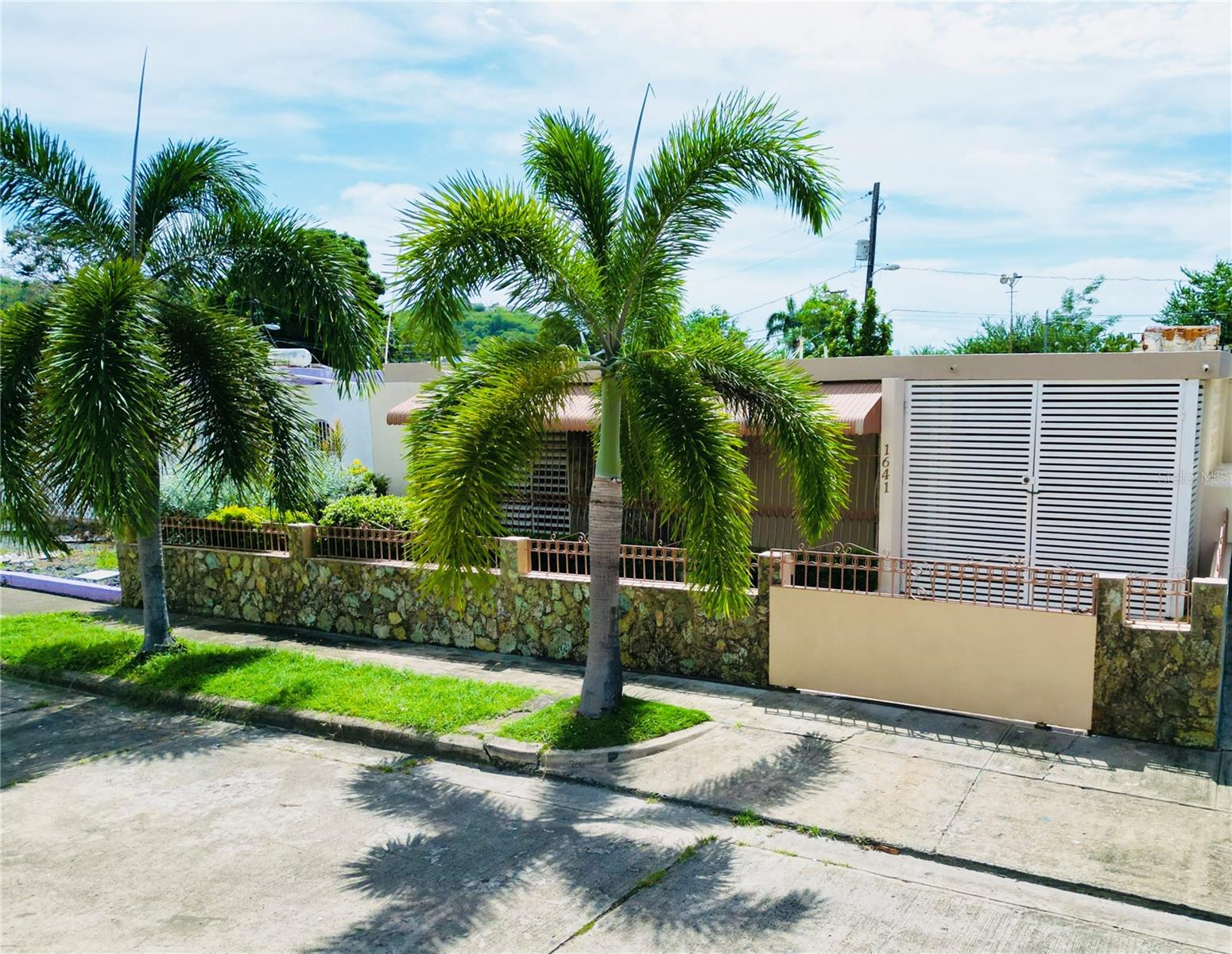 URB. FLAMBOYANES - Residential