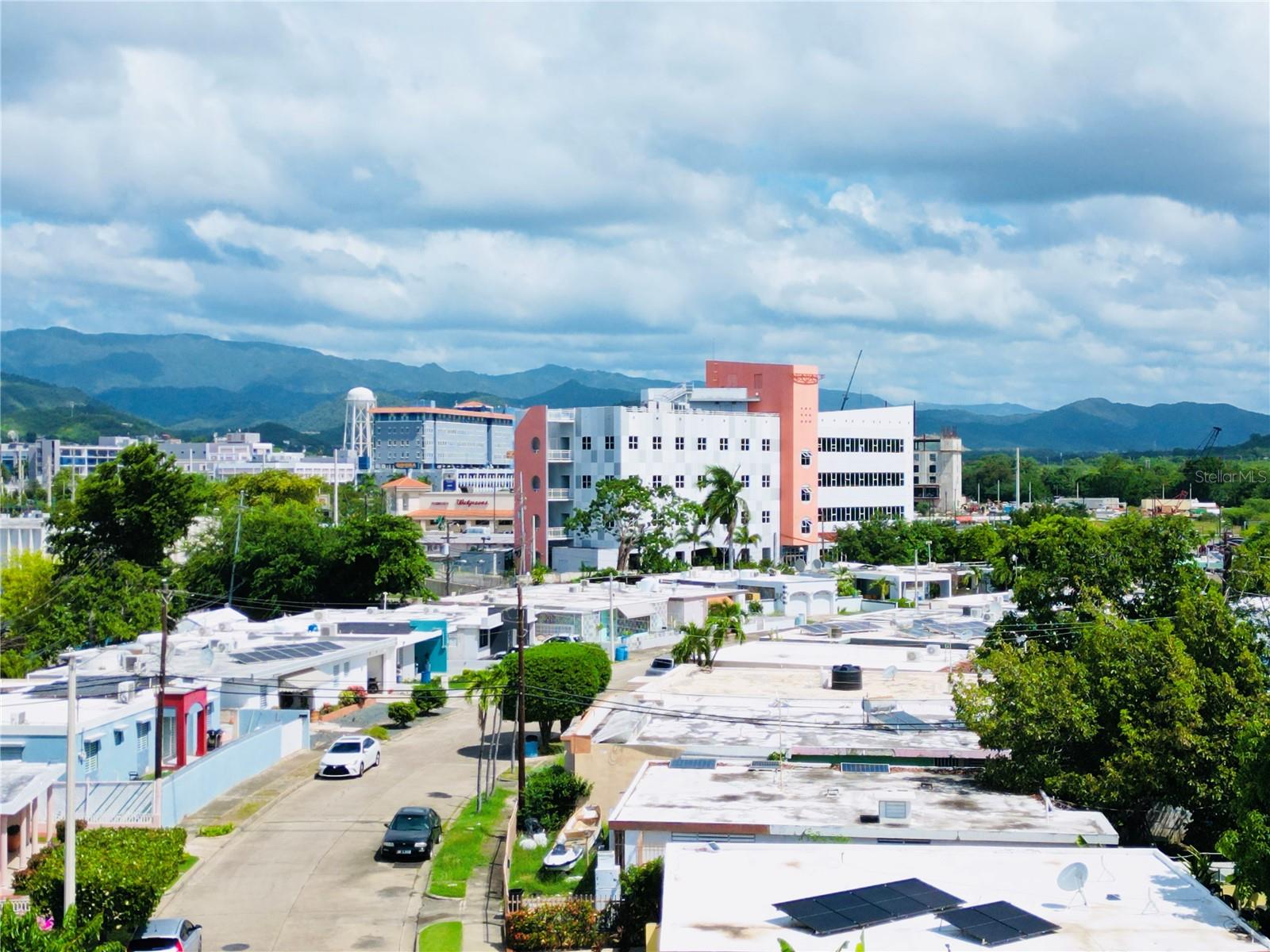 URB. FLAMBOYANES - Residential