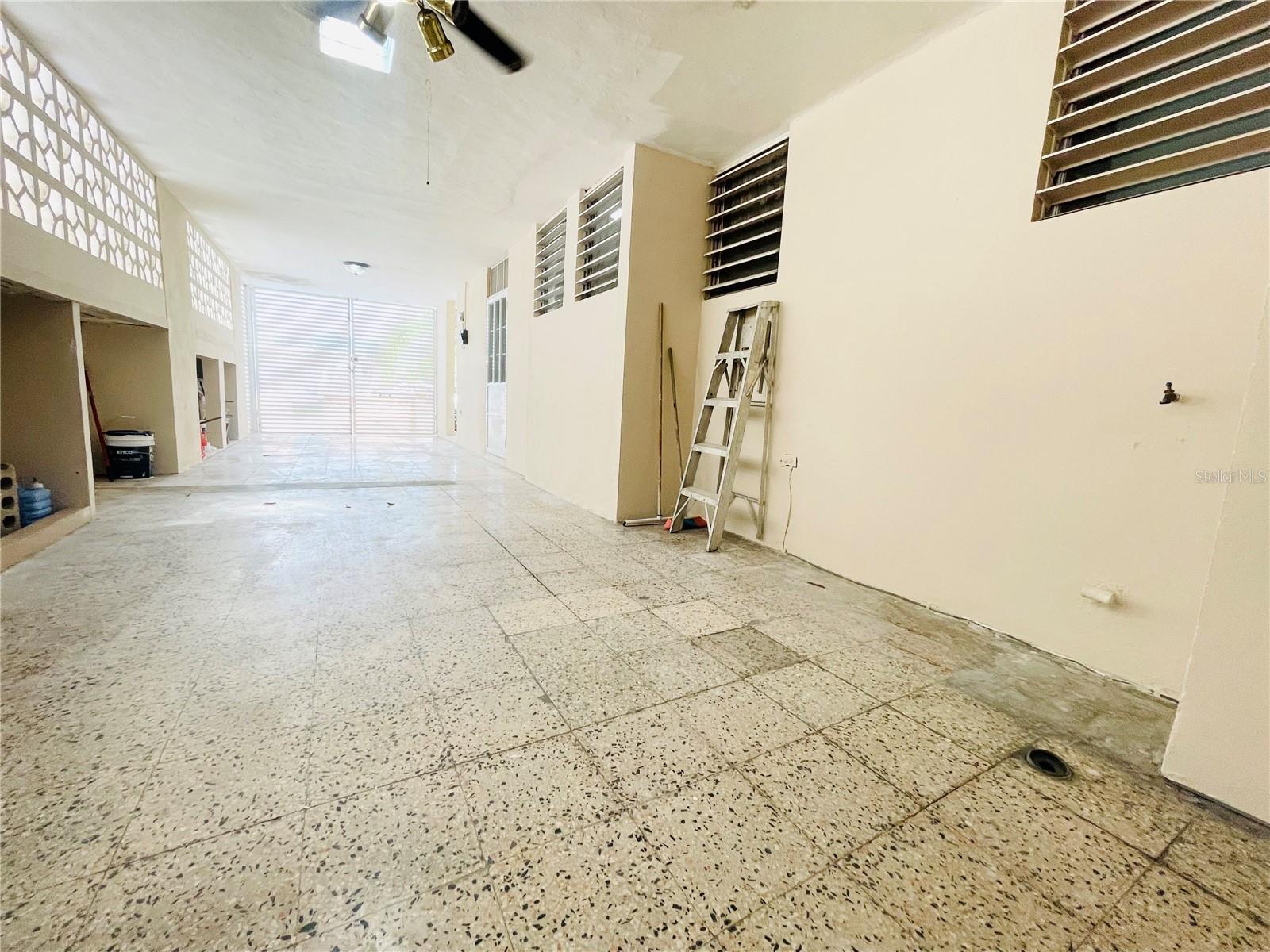 URB. FLAMBOYANES - Residential