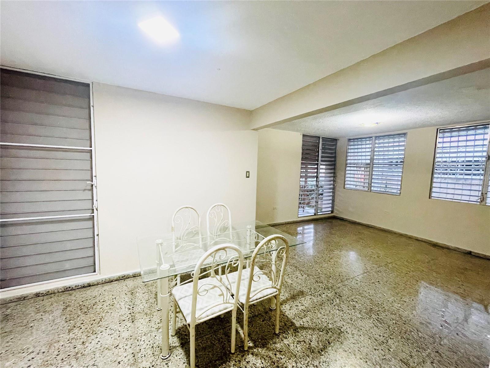 URB. FLAMBOYANES - Residential