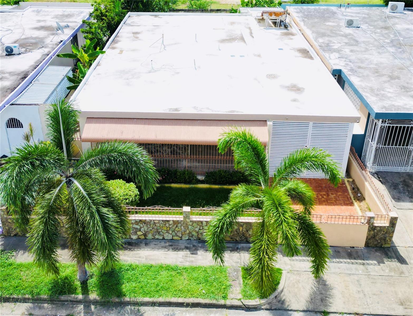 URB. FLAMBOYANES - Residential