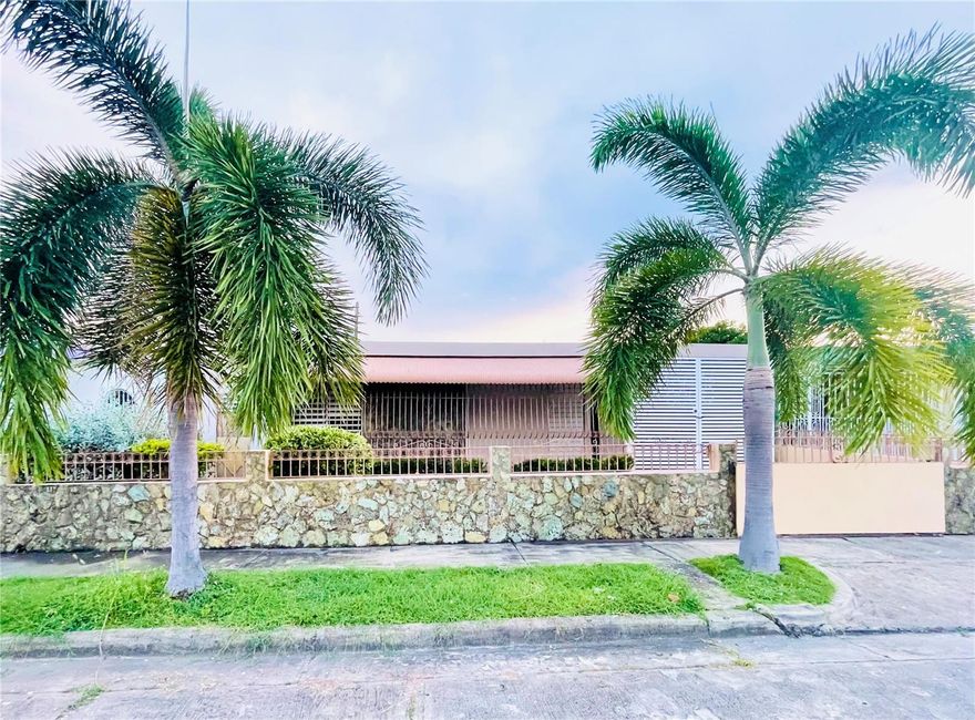 One or more photo(s) has been virtually staged. Charming and spacious residence offering comfort, style, and an unbeatable location. This beautiful property features 4 bedrooms, 2½ bathrooms, living room, dining area, kitchen, interior laundry, and an extended carport. Ideally situated just steps from San Lucas Hospital and the Veterans Hospital, as well as shopping centers, banks, universities, schools, and private academies. Conveniently located just minutes from Mercedita Airport with easy access to Highway PR-2. An excellent opportunity for those seeking a comfortable and centrally located home with exceptional value!