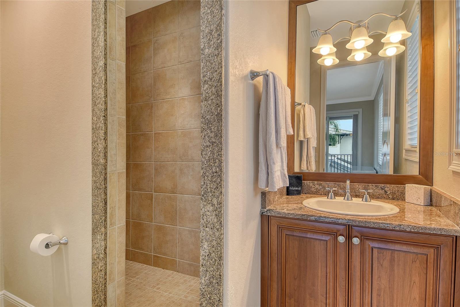 COUNTRY CLUB SHORES - Residential Lease