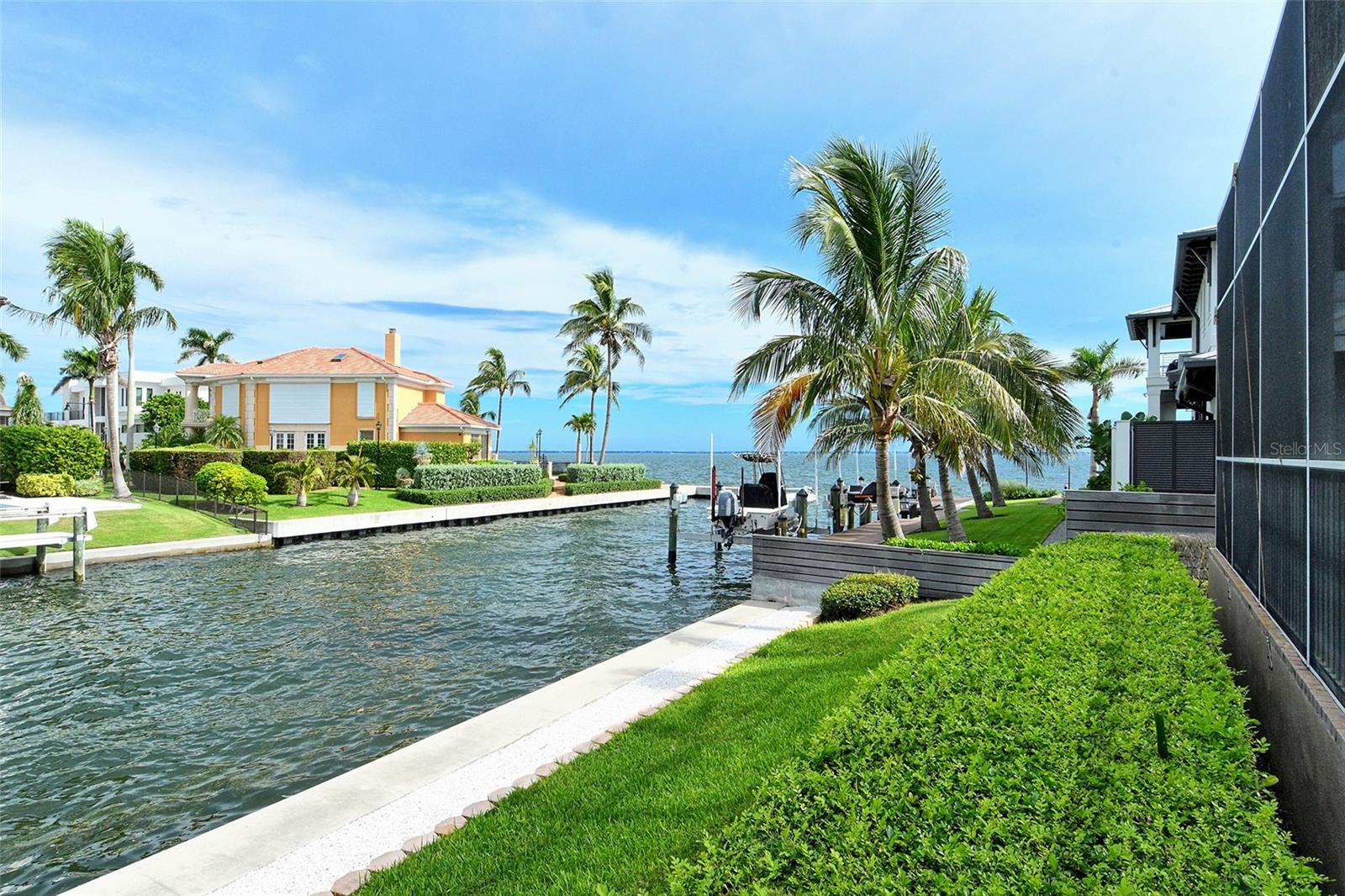 COUNTRY CLUB SHORES - Residential Lease